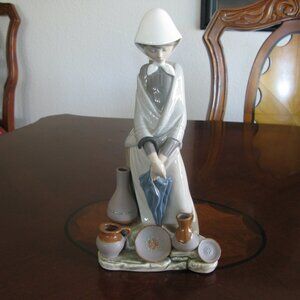 LLADRO FIGURINE-WOMAN SELLING POTTERY-RETIRED-GORGEOUS!!
